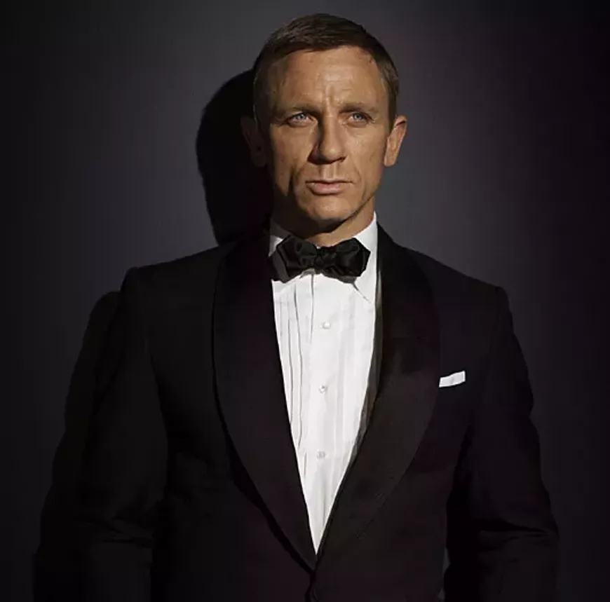 man-dressed-for-black-tie-event.webp