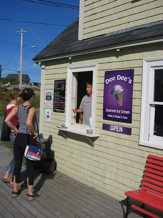 Image: Dee Dee's Ice Cream, Peggys Cove