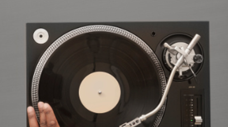 Image: Vinyl Night w/DJ Douvet
