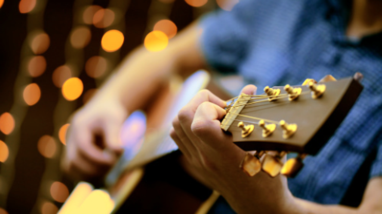 Image: Tunes at Noon: Mary Beth Carty