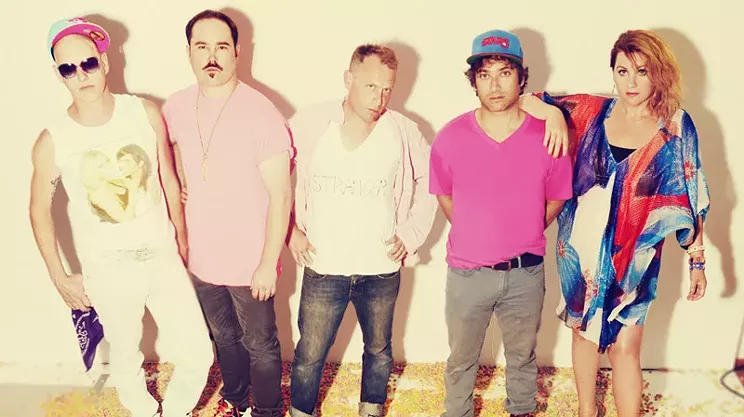 Image: Stars w/July Talk, Dear Rouge, Seoul