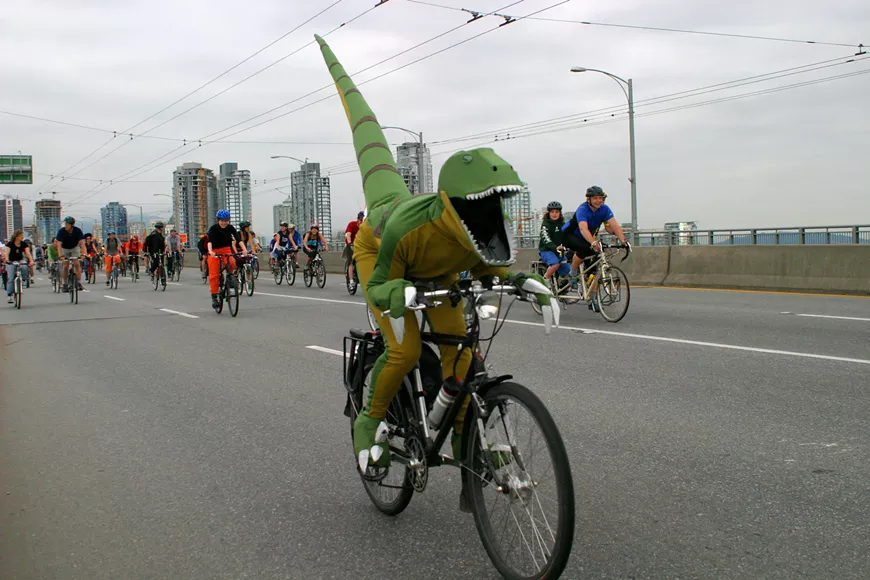you_never_bike_alone.jpg_4.webp