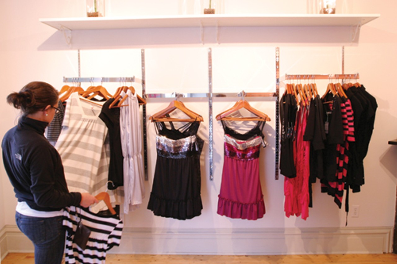 Women's specialty clothing store stores