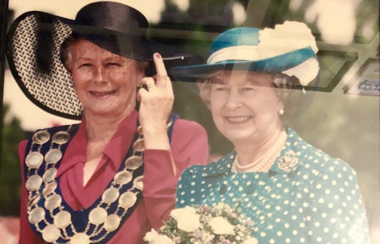 Gloria McCluskey of Dartmouth and Queen Elizabeth of England in August 1994.