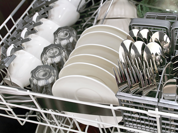 A roommate’s guide to loading the dishwasher properly