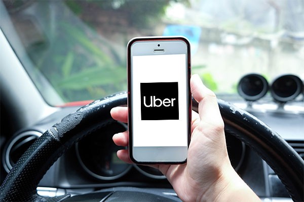 Council passes first reading of Uber bylaw