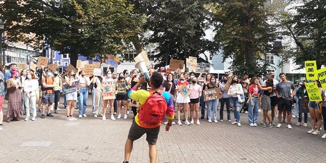 1,000+ young protesters demand climate action marching in downtown Halifax (5)
