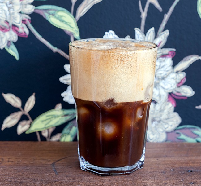 Cold as ice: coffee and tea on the rocks
