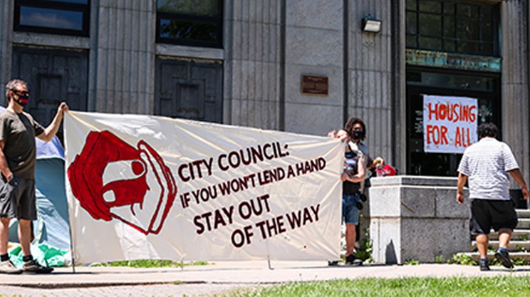 Shelters threatened by city hall, supported by citizens